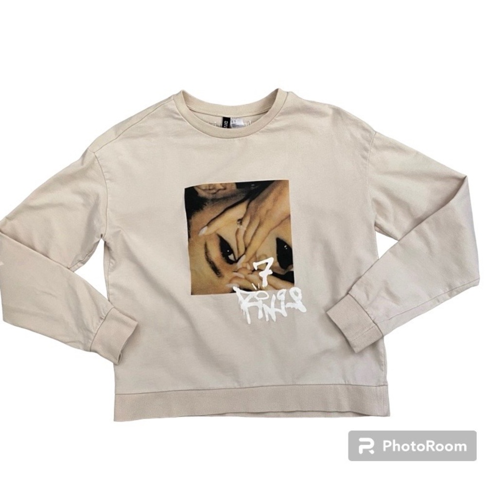 H & M Divided Ariana Grande Light Pink Graphic Sweatshirt Size Small